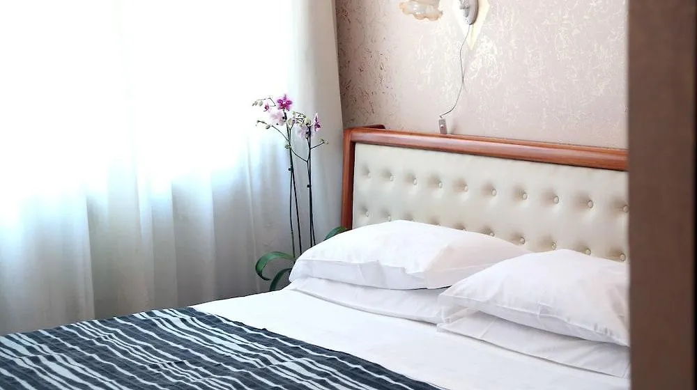Roma Room Hotel 3*, Rome